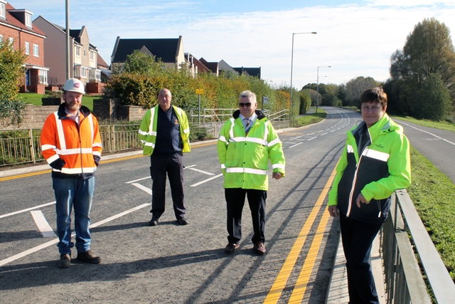 Cllr Martin at Akers Way with contractors